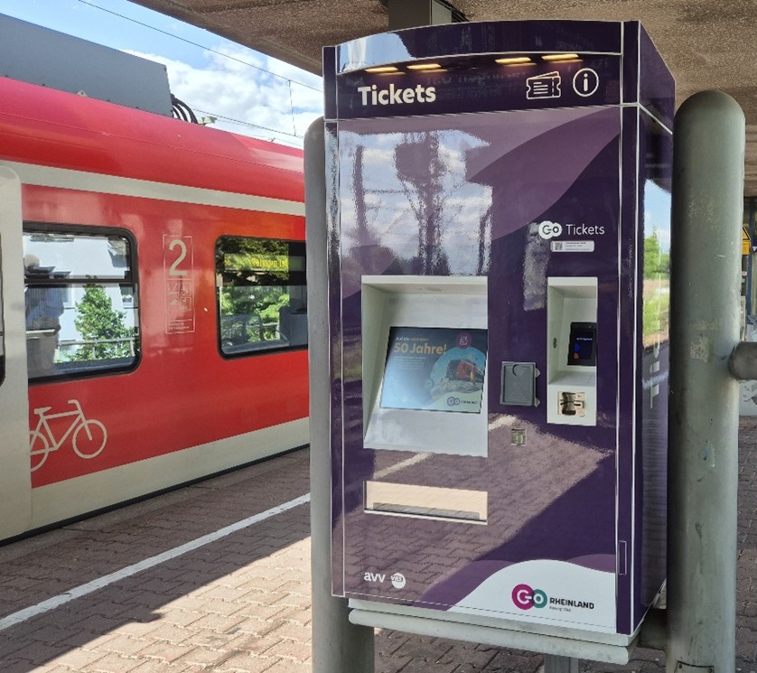Neuer Ticketautomat am Bahnsteig