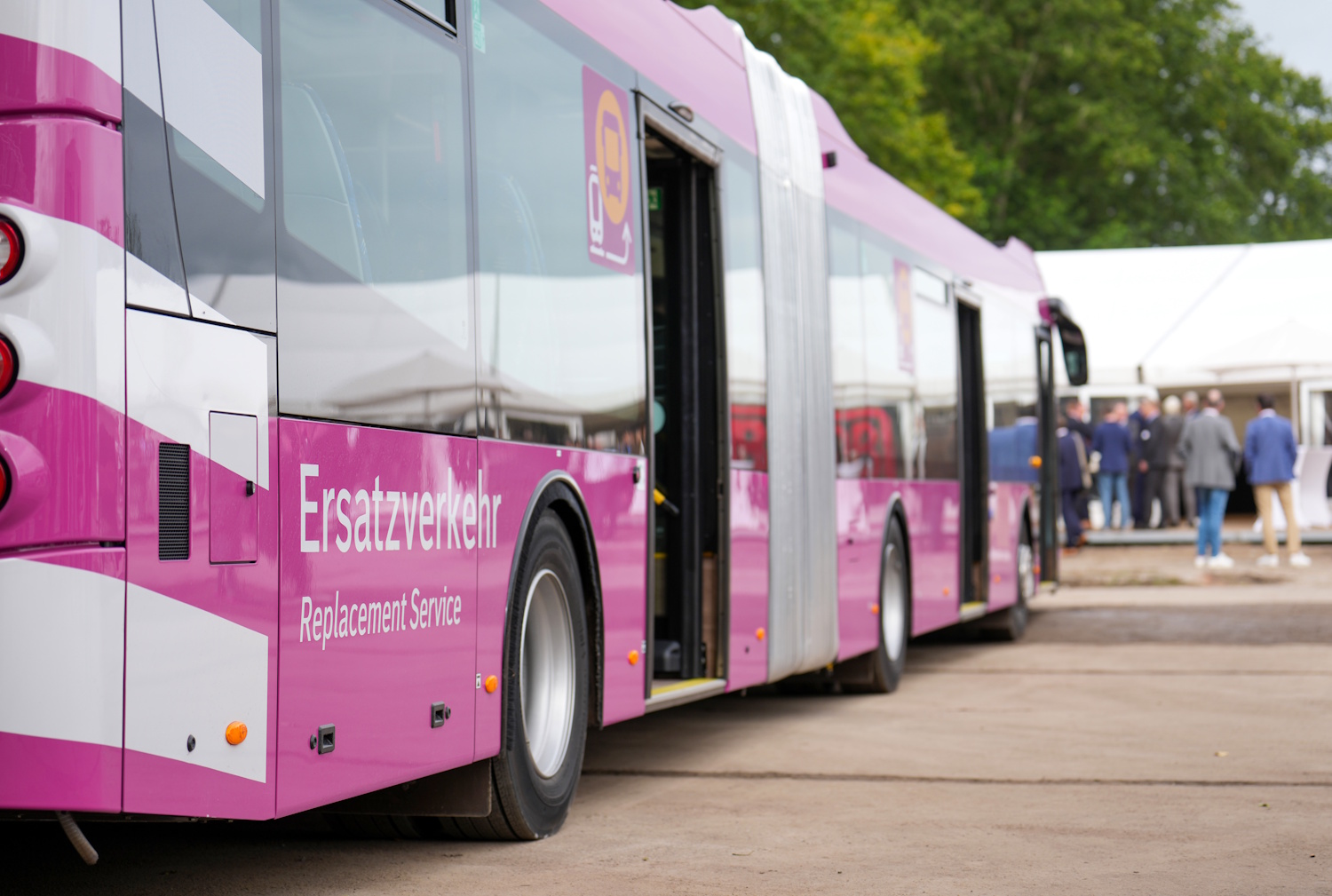 Schienenersatz-Bus (© Deutsche Bahn AG / Oliver Lang)