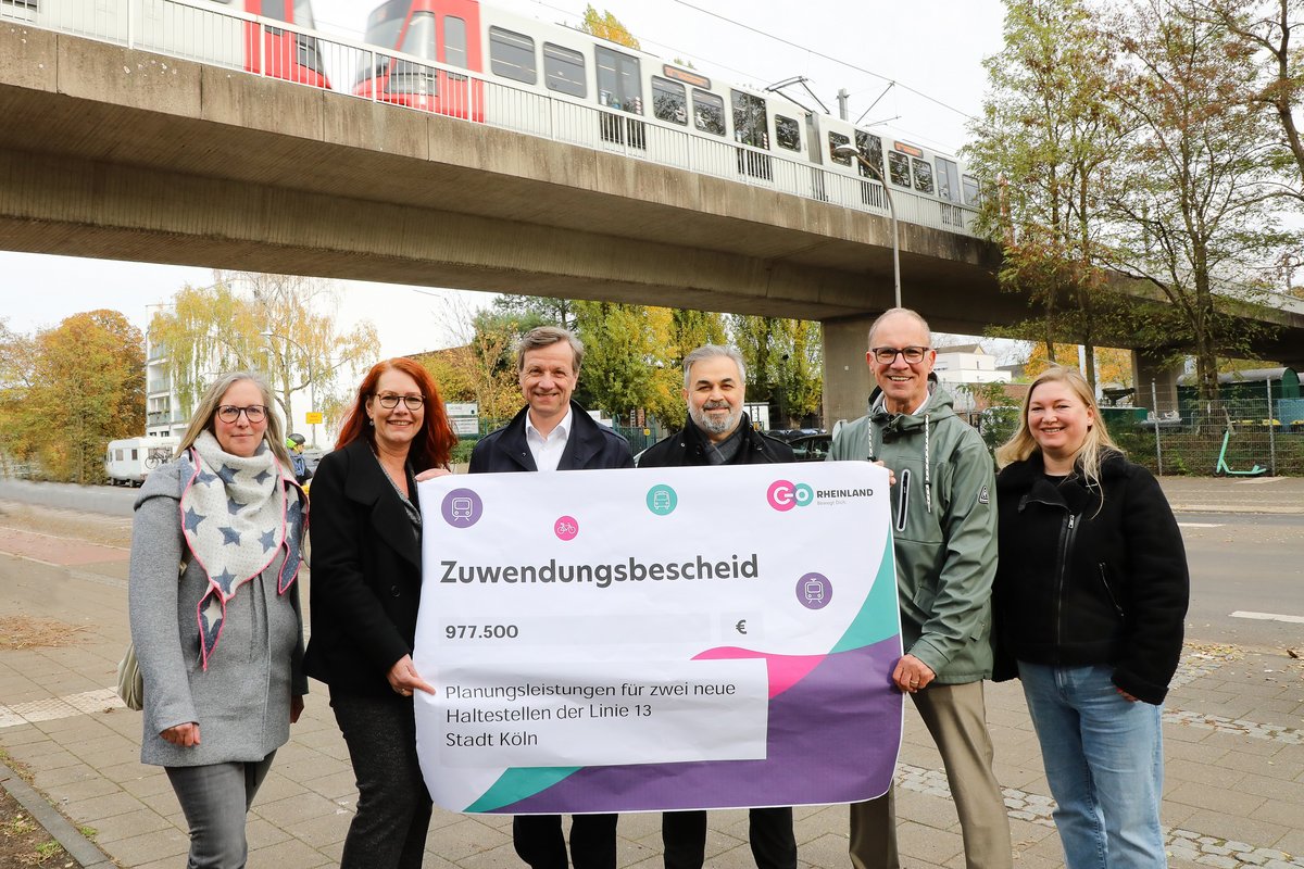 Übergabe Förderbescheid © Stadt Köln/CoellnColoer/Markus Nischk
