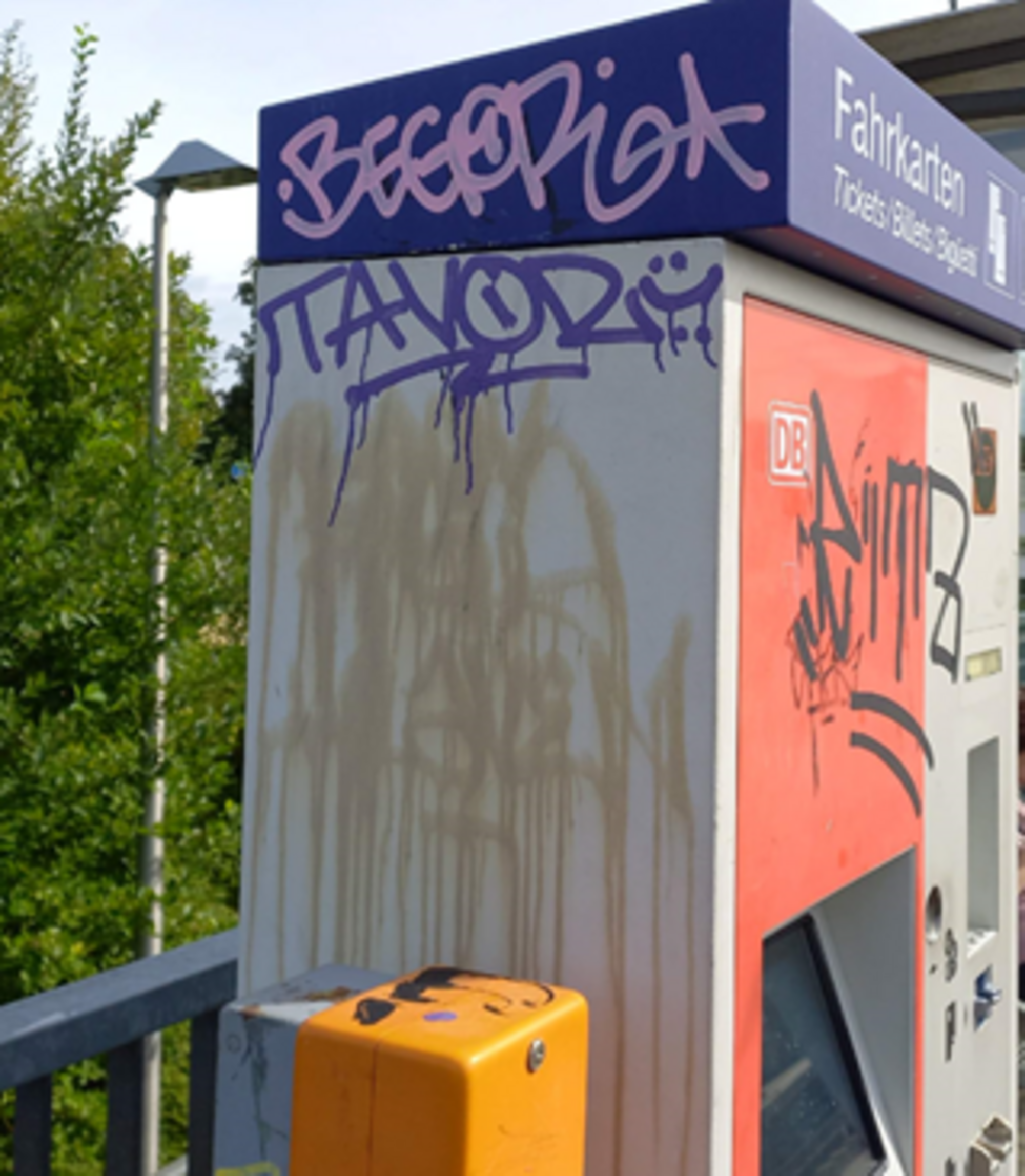 Fahrausweisautomat an der Station Eitorf