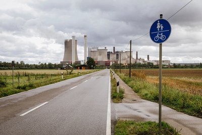 Blick auf Kraftwerk im Rheinischen Revier