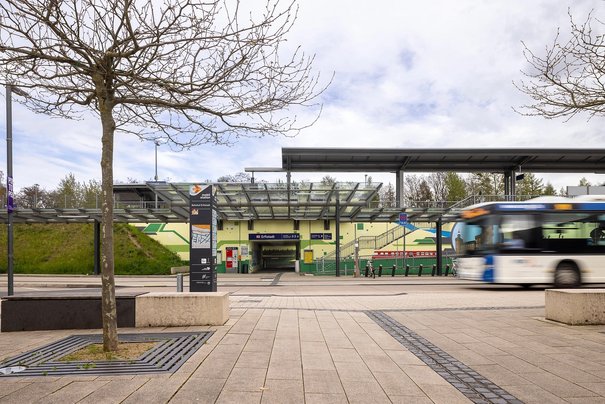 Bahnhof Erftstadt mit Bus (Symbolbild)