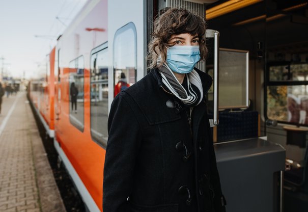 In Bussen und Bahnen müssen ab Montag medizinische Masken getragen werden