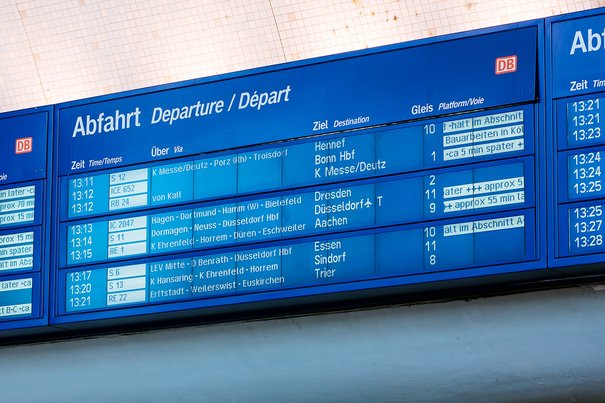 Abfahrtstafel (Symbolbild) @ go.Rheinland / Smilla Dankert