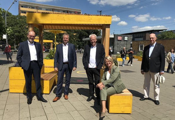Pilotprojekt startet: DB testet Smart City-Angebote am Bahnhofsvorplatz in Köln-Mülheim