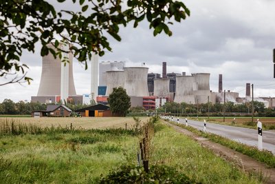 Blick auf ein Kraftwerk im Rheinischen Revier (© go.Rheinland / Smilla Dankert)
