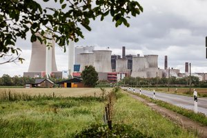 Blick auf ein Kraftwerk im Rheinischen Revier (© go.Rheinland / Smilla Dankert)