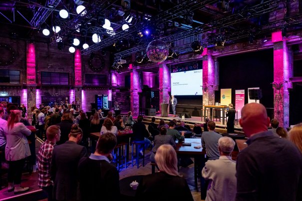 Plenum der Mobilitätsakademie 2024 in der Halle Tor 2 in Köln