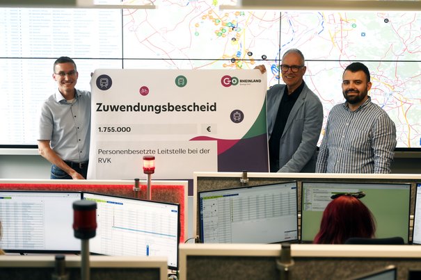 Förderbescheidsübergabe durch go.Rheinland Geschäftsführer Dr. Norbert Reinkober an die RVK