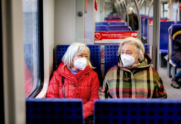 Hohe Akzeptanz bei Fahrgästen für das Tragen medizinischer Masken