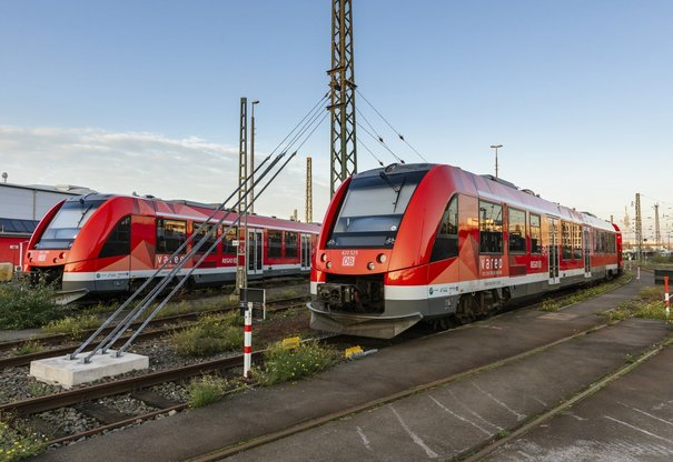 B 25 - Deutsche Bahn investiert vier Millionen Euro in die neue Eisenbahnbrücke in Dieringhausen