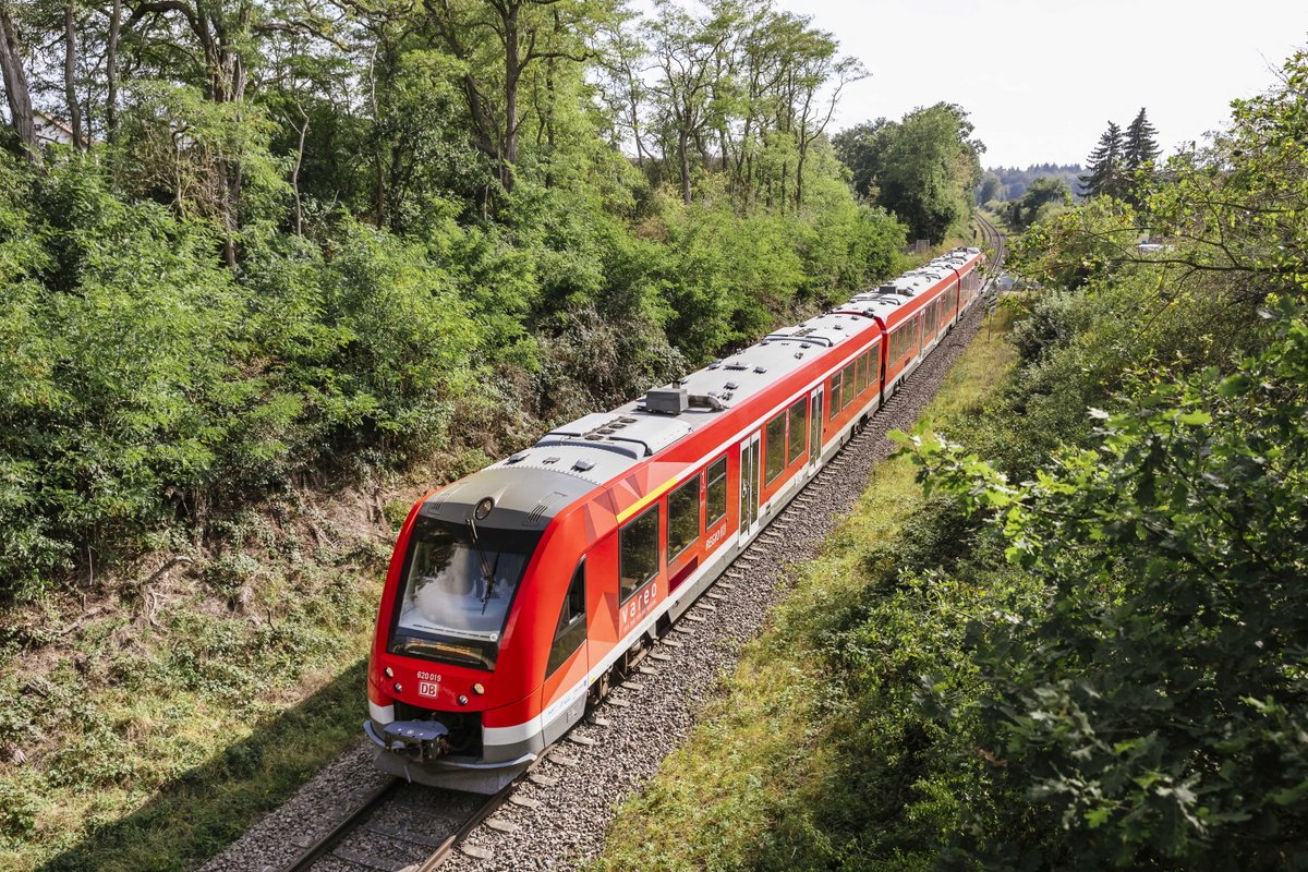 Ein Zug der S 23 in Fahrt